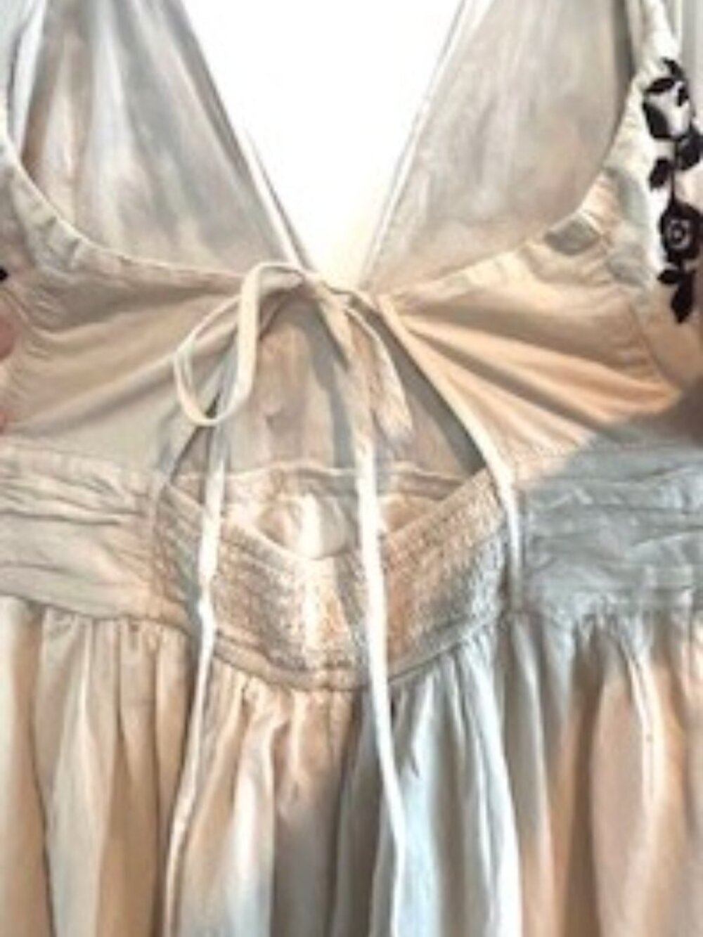 Abercrombie and Fitch tiered ruflled maxi creme dress black flowers - Size Med - Picture 4 of 4